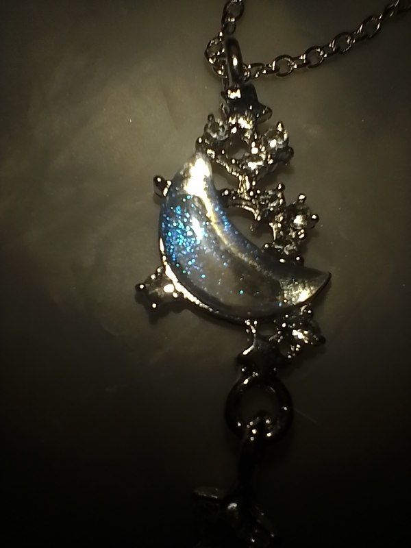Asya_Suzu's tweet photo. Of all jewelry, I love pendants and bracelets ✨

So my pendant collection is growing ✨ https://t.co/B7Ricw5OvA