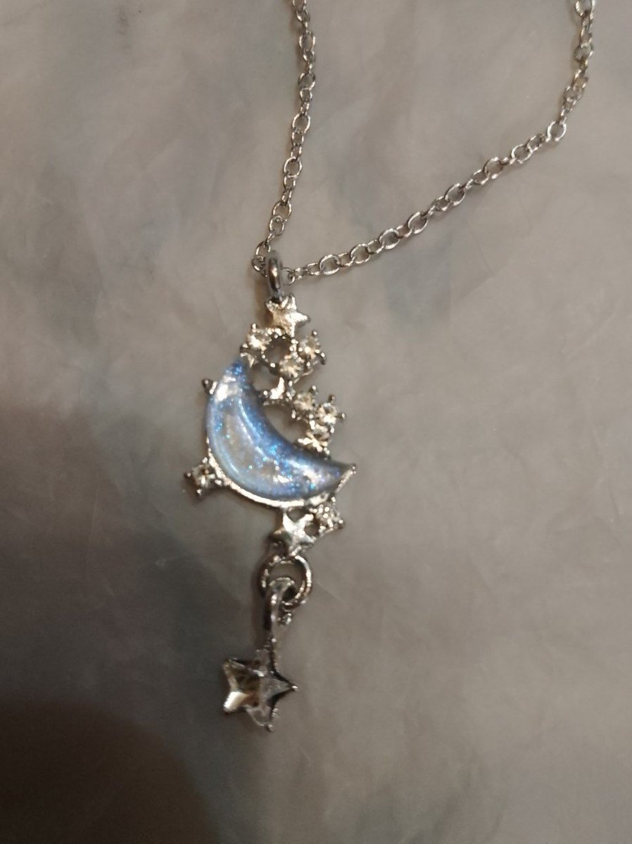 Asya_Suzu's tweet photo. Of all jewelry, I love pendants and bracelets ✨

So my pendant collection is growing ✨ https://t.co/B7Ricw5OvA