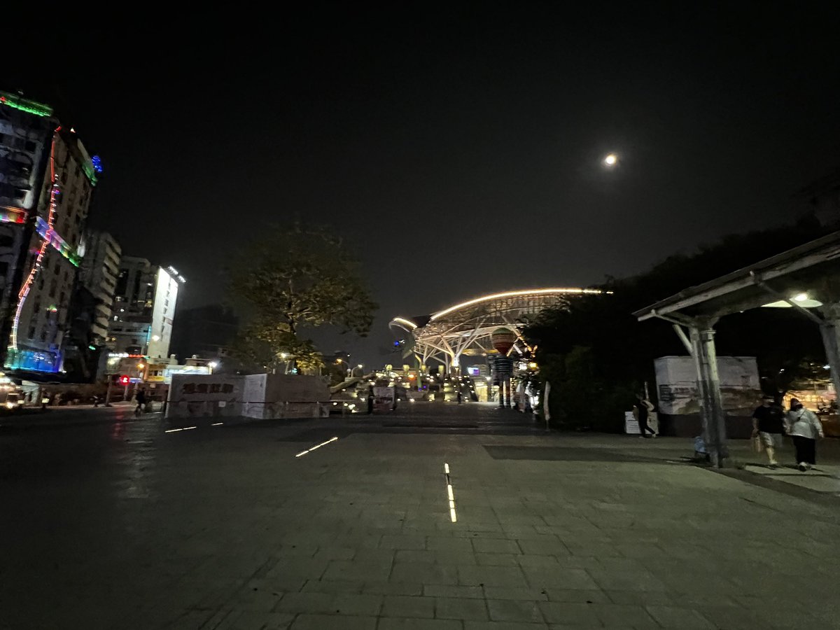 今天去台中有好多感觸
早上結束後

跟一個好久不見的朋友見面
以前我們，兩個禮拜就見面一次

她說我消失好久，想說我怎麼不見了
今天才得知，我離開台中了

現在準備搭車回我那
好怕一回去，又開始胡思亂想 https://t.co/LpESVRd2EE