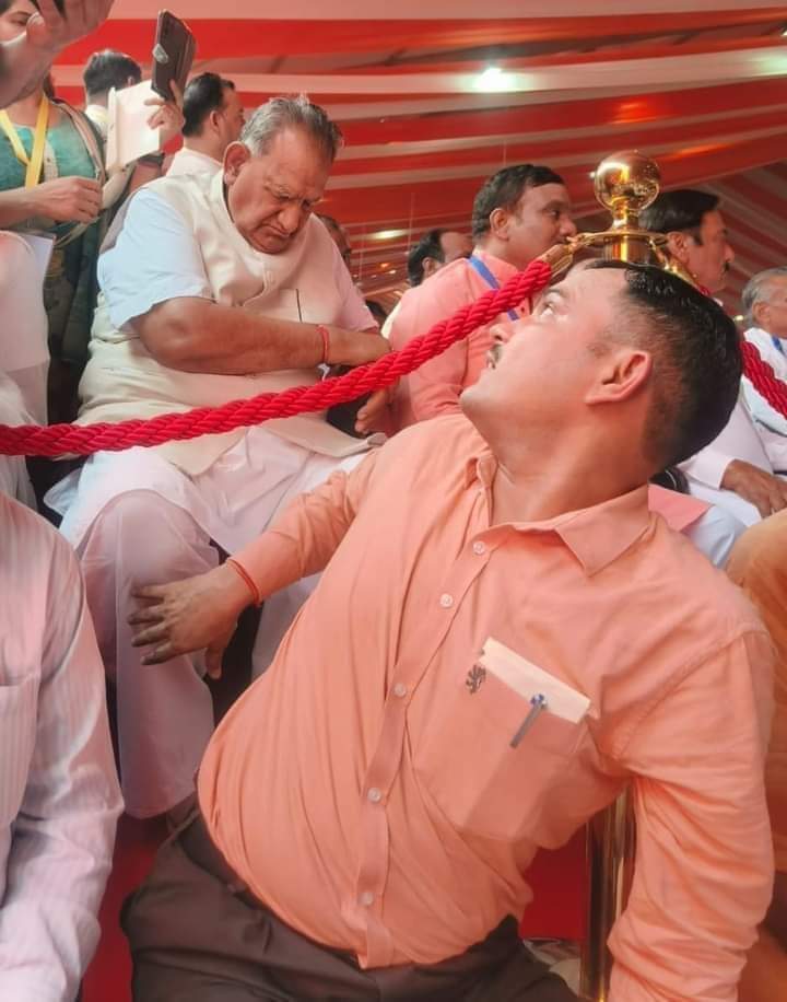 vikkunain's tweet photo. र भले मानसो रोमिंग एरिया में जाकर जीत्या हूं 
फिर भी कोई महकमा नी दिया
दादा गौतम की हाय लग्ग गी थामने (खोपरो)🤣 https://t.co/cVWi8P3YsE