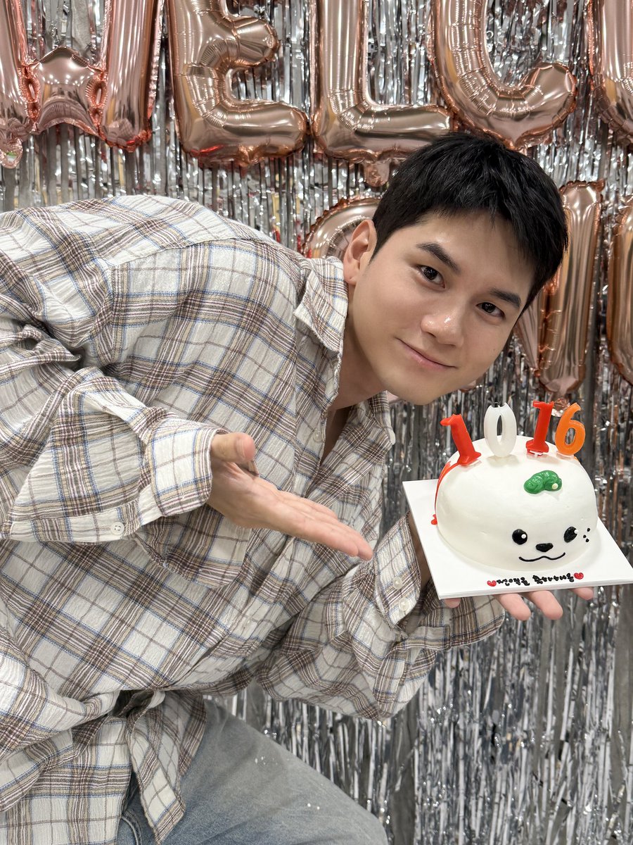 ✨241017 COMEBACK ONGSEONGWU🫡 LIVE #옹성우✨

위로와 함께 써내려간 전역 후 첫 번째 페이지📖
옹성우와 위로에게 모두 행복하고 소중했던 오늘 이 시간을 기억하며
앞으로도 수많은 페이지들을 채워나가보아요❤️‍🔥

#ONGSEONGWU