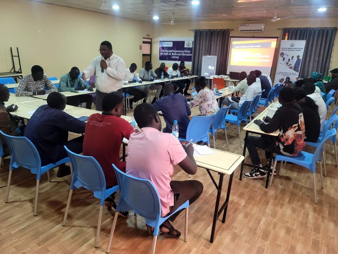 ymiss2020's tweet photo. With support from UNESCO, we have begun a two-day training on Media and Information Literacy for youth groups in Rumbek, Lakes State. The training aims to empower youth with skills in Media and Information Literacy. https://t.co/4gBaSnDYB9