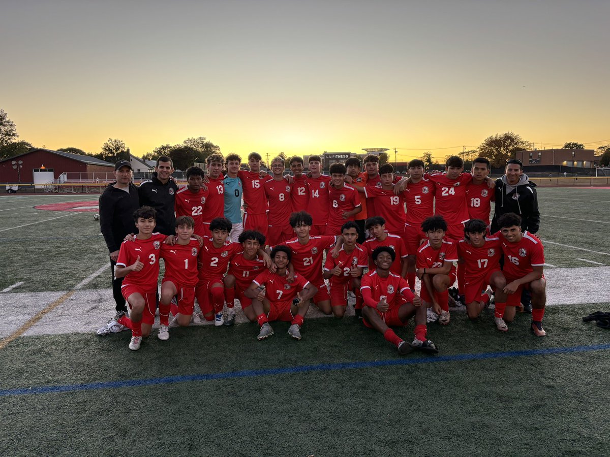 MineolaAthletics tweet media