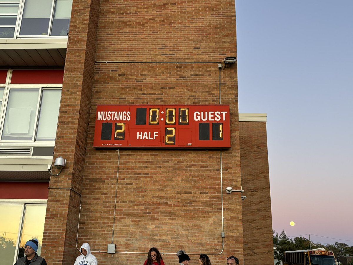 MineolaAthletics tweet media