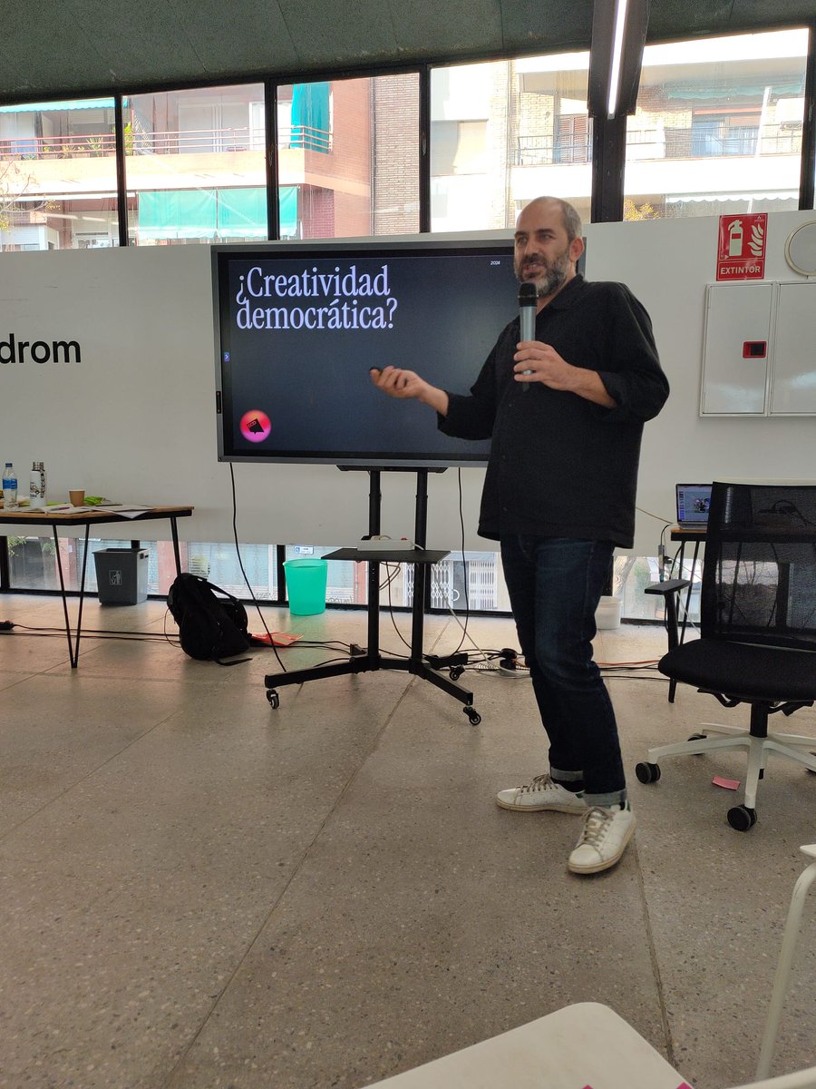 f_ferrerguardia's tweet photo. Ahir vam estar a la presentació de l'Escola de Creativitat i Democràcia de @platoniq, en el marc del Fòrum sobre Deliberació, Creativitat i Democràcia.

Continuen quatre dies de presentacions, tallers i pràctiques 👇

🔗https://t.co/A3qISyslHF

#FDCD https://t.co/H4VdNbBNOT