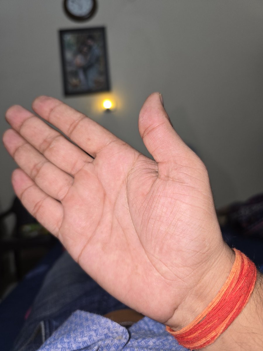 vikas03302's tweet photo. @aaadhyatmik Guruji mera bhi hath dekh 
Kar margdarshan karein...🙏 https://t.co/3Lmep7hO1r