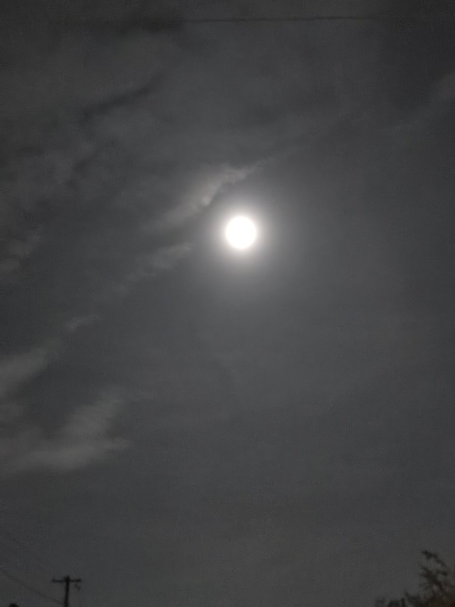 ツイート冒頭の画像: 今日はスーパームーン。物事の実現のエネルギーが高まるとされている。そんな夜に会議ができ、アイデアが前進した。#スーパームーン #TSG2024 #夢みるために生まれてきた 