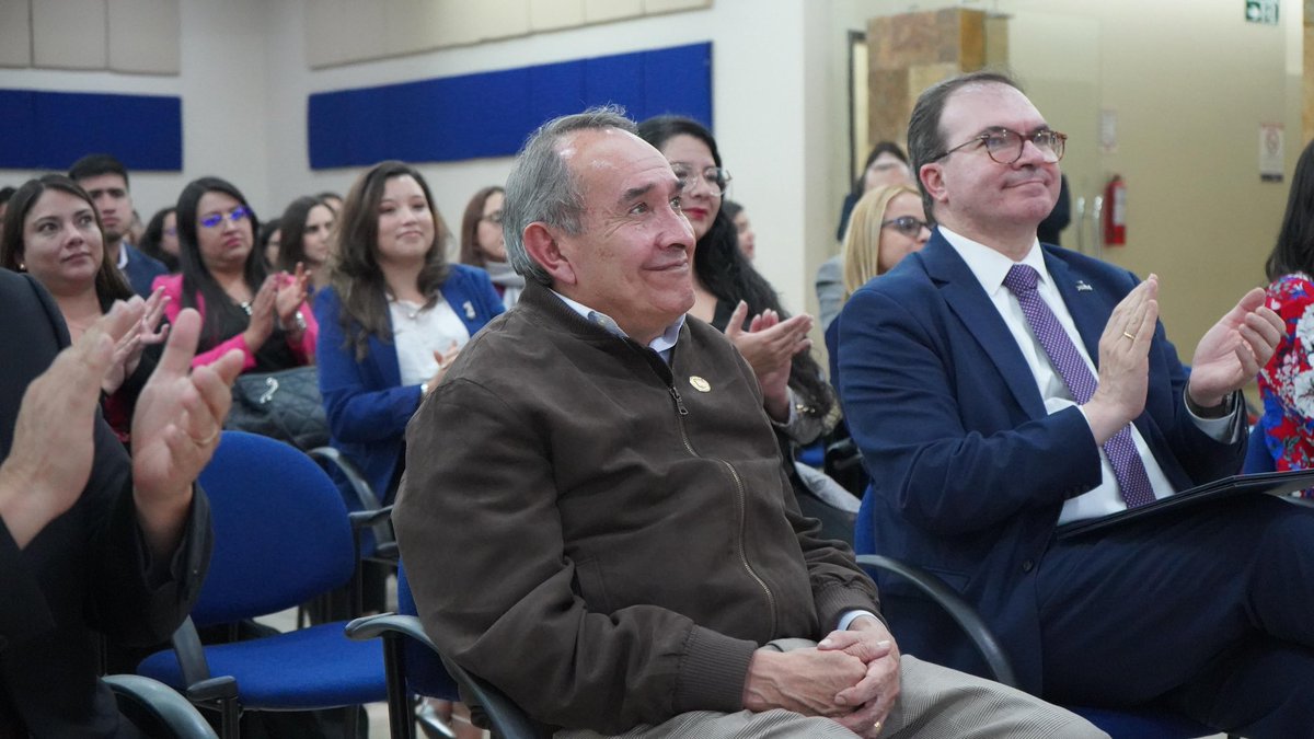 Salud_Ec's tweet photo. Jorge Bucaram, subsecretario de Rectoría del Sistema Nacional de @Salud_Ec (e), destacó que el diagnóstico temprano, la prevención y la educación son claves para reducir el impacto de la enfermedad renal a nivel sanitario y mejorar la calidad de vida de los pacientes.⬇️ https://t.co/hMS2FdjKnY
