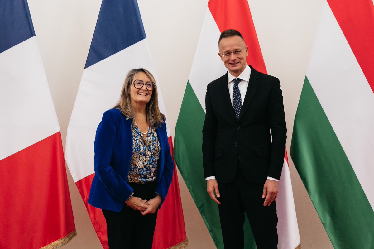 Rencontre avec mon homologue hongrois Péter Szijjárto, en marge de la réunion des ministres de l'UE chargés du commerce. 🇫🇷🇭🇺

L’occasion de rappeler l’importance des liens économiques entre nos deux pays, et la nécessité de préserver un cadre politique et juridique stable pour
