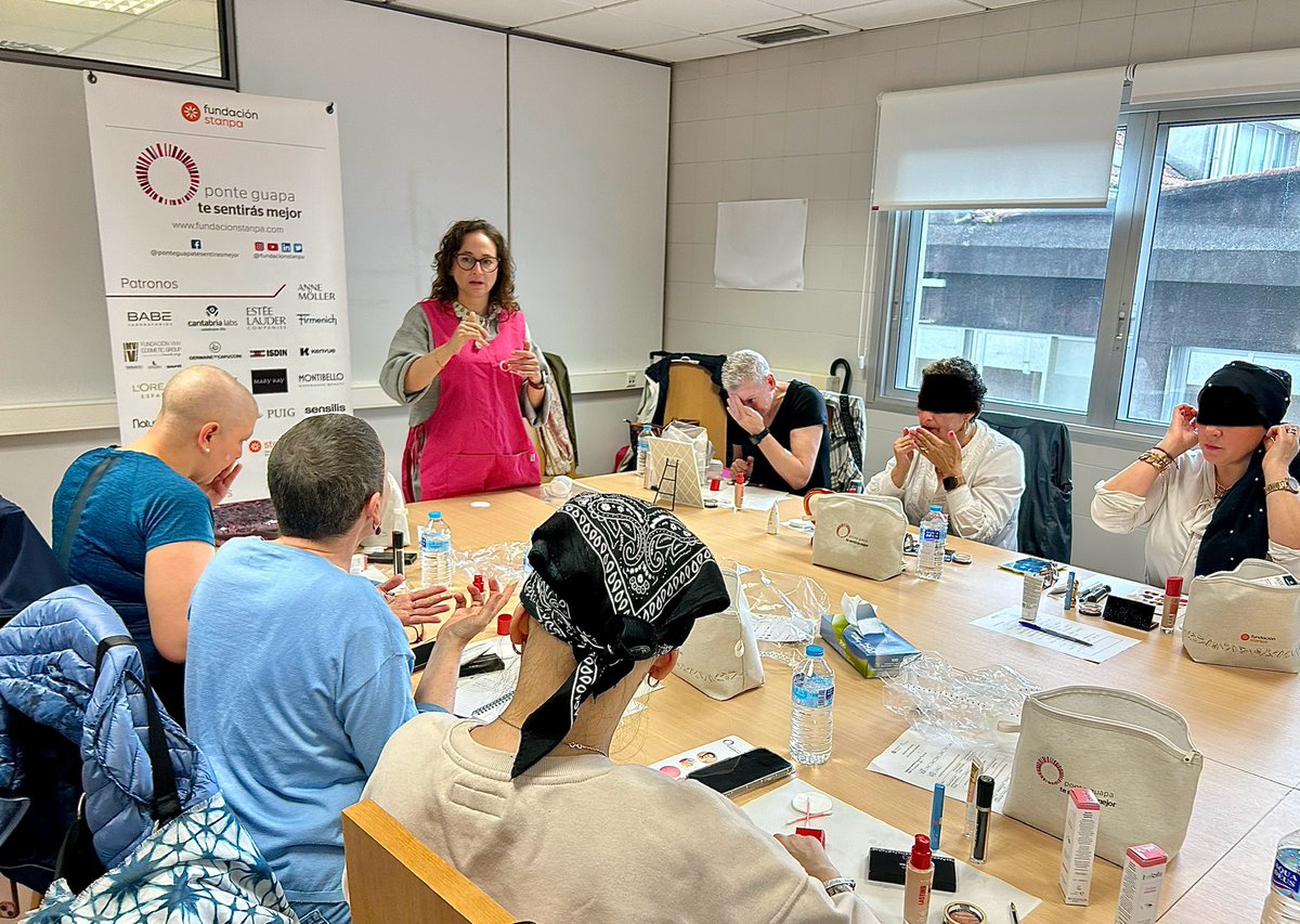 💄🧴El Provincial ha vuelto a acoger un taller de cosmética y maquillaje para pacientes oncológicas del programa "Ponte guapa, te sentirás mejor" de la <a href="/fundacionstanpa/">Fundación Stanpa</a> 

👩 10 pacientes del distrito de Pontevedra y 4 de O Salnés han participado

saladecomunicacion.sergas.gal/Paginas/Detall…