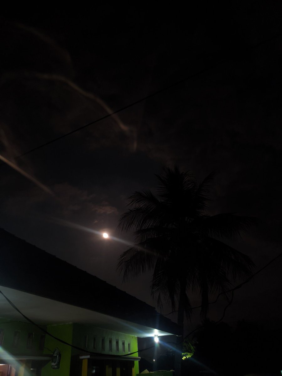 bulan mah lagi bagus, 
cuma ekonomi aja yang kurang bagus