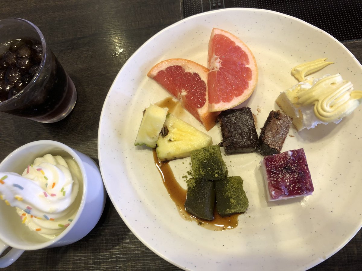 ランチビュッフェ(2,000)無制限✨
この量でお腹いっぱいになったんだけど、皆さんはどれくらい食べれるもんですか？
2枚目は小鉢です😊