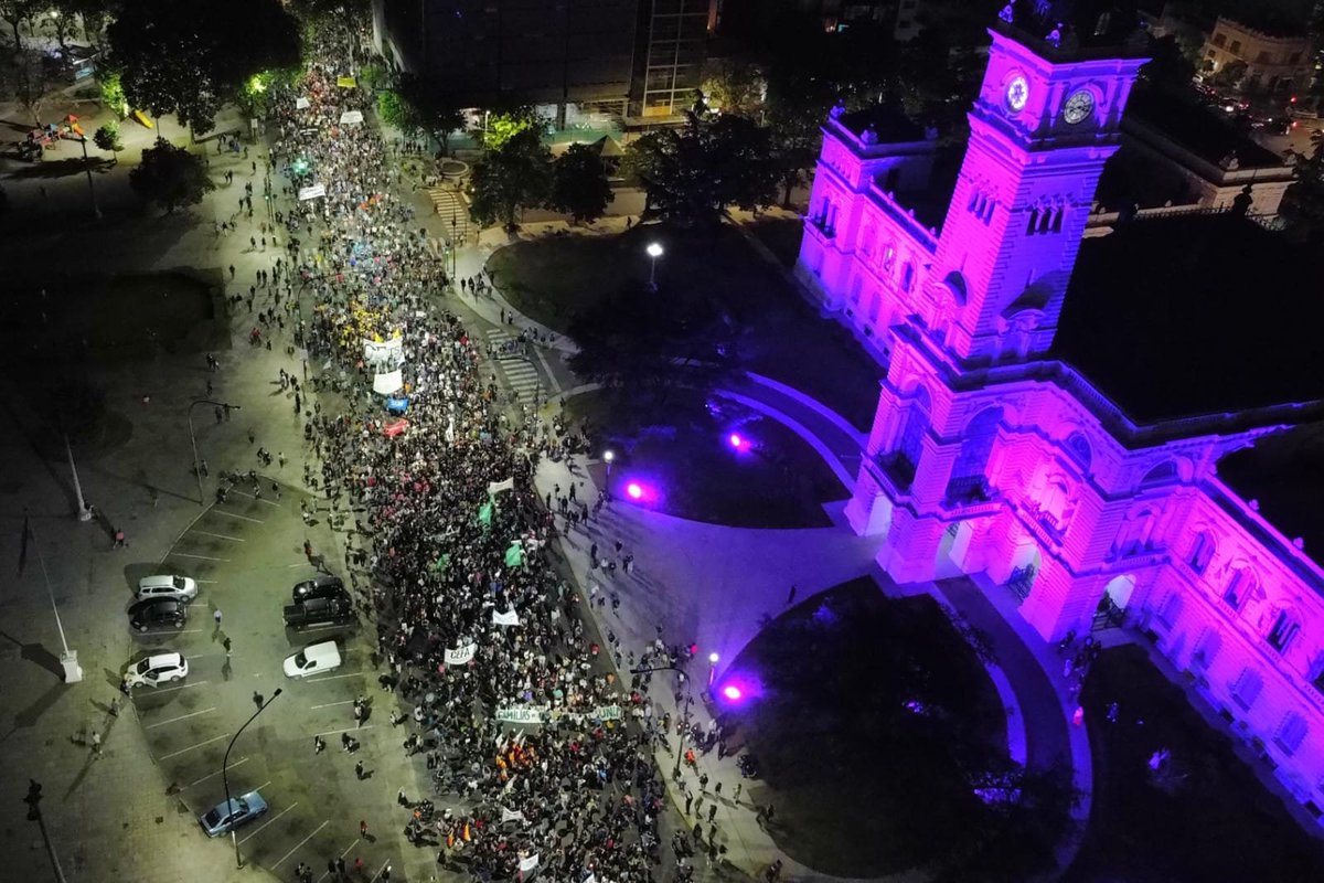 myriambregman's tweet photo. Ayer en La Plata se realizó la movilización universitaria más grande en muchísimos años. La juventud defiende la educación pública y emociona❤️✊. https://t.co/rC5rfCCvI4