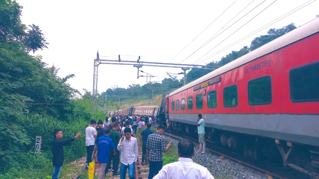 Railwhispers's tweet photo. #Accident/#Derailment details-
Train no. 12520, AGTL-LTT
Date: 17.10.2024
Engine no. 70857, Shed-NGC
8 coaches derailed including engine
Km 26/8 at over facing point of Dibalong (#DBLG) station at 15.55 hrs.
No casualty
Load: 22+1 (VP)
Examination done at AGTL
Single Line section https://t.co/rbwwJ3hF4r