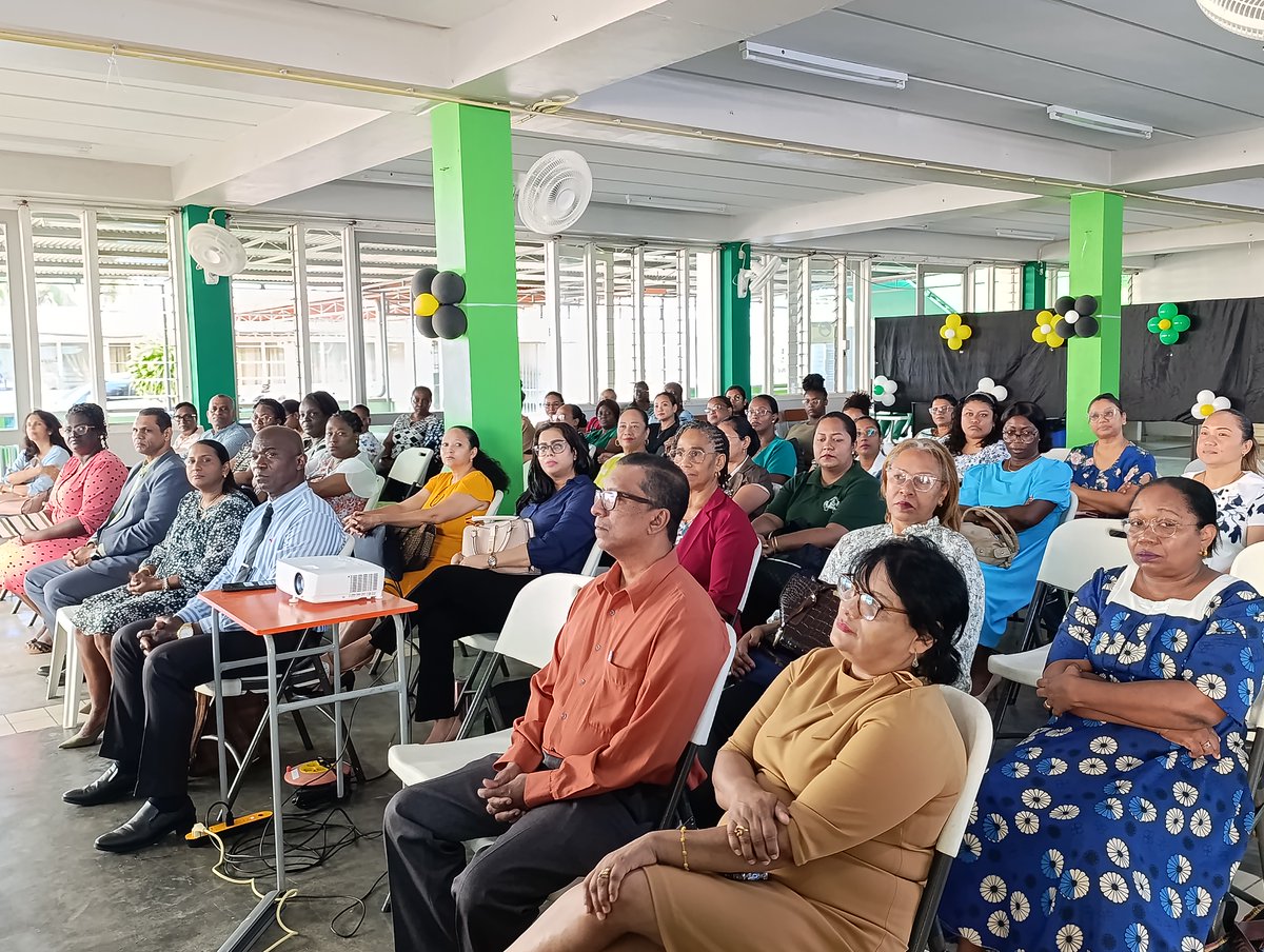 ICNurses's tweet photo. The Council for #Nursing in #Suriname with the Ministry of #Health &amp; EFS College (COVAB) recently provide 30 #nurses from various #healthcare institutions the opportunity to participate in the ICN Leadership for Change (#ICNLFC) programme to enhance #nursingleadership skills. https://t.co/b1YkbXhZxZ