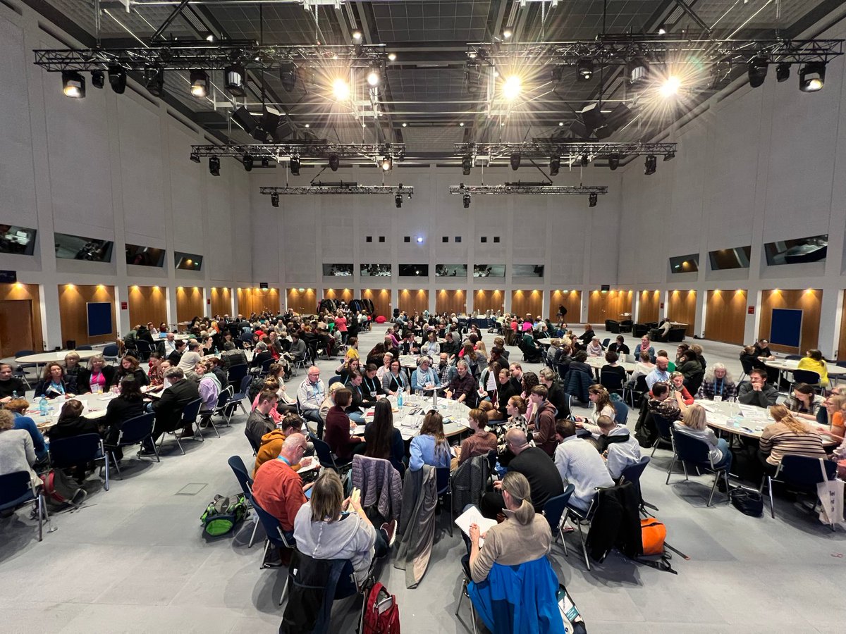 Frohe Kunde während der #fbm24 zur #lbm25: Es wird auch nächstes Jahr wieder unsere schöne Leipziger Autor*innenrunde im gewohnten Rahmen geben. Save the date: am 29. März 2025 auf der Leipziger @Buchmesse. Wir freuen uns sehr auf euch! ❤

Alle Infos: autorinnenrunde.de