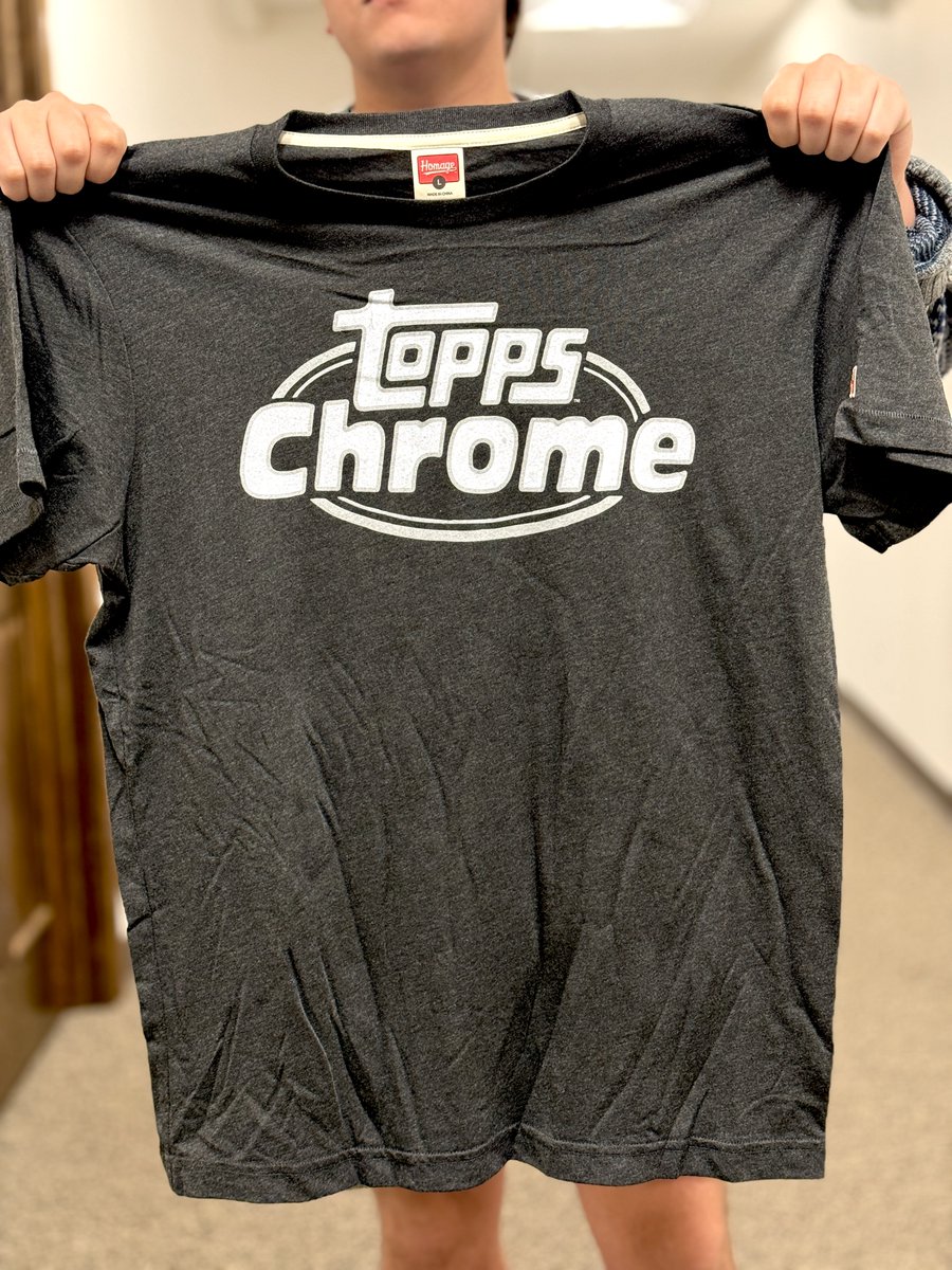 🚨 GIVEAWAY 🚨

RETWEET, LIKE, &amp; FOLLOW <a href="/SCCTradingCards/">Steel City Collectibles</a> for your chance to win one of these <a href="/Topps/">Topps</a> <a href="/HOMAGE/">HOMAGE</a> T-Shirts — your choice of shirt and size!

COMMENT and tell us which shirt you'd want!

Must be following us to win! Winner picked Friday 🥳