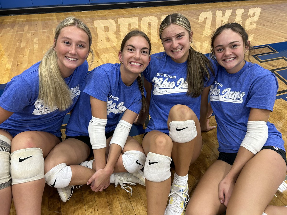 JHS_vball's tweet photo. IT’S JHS VB SENIOR NIGHT!!! Come out and support these ladies home v Grandview! @R7Activities https://t.co/E2cDDoCeqp