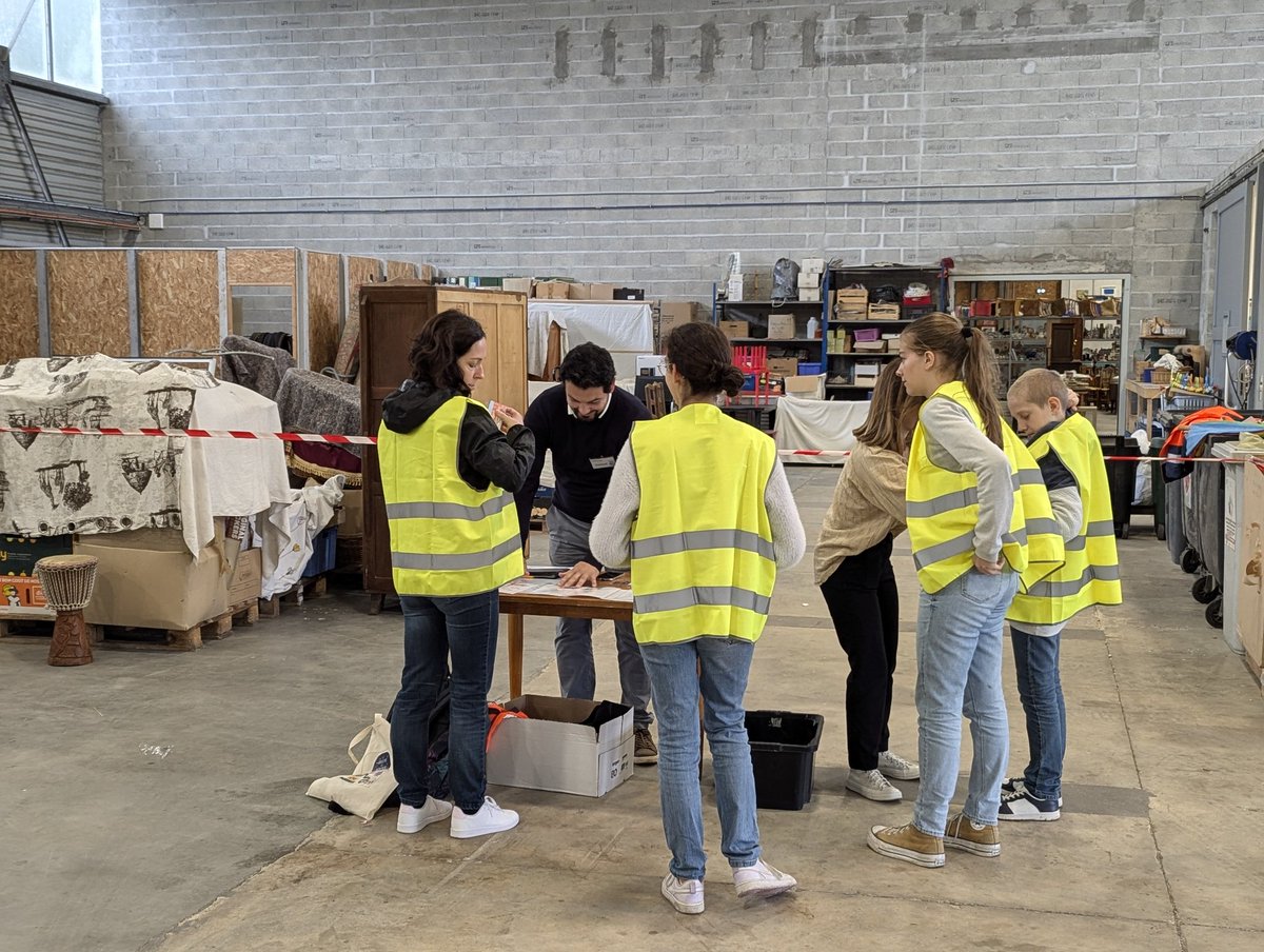 Jean_Lartaut's tweet photo. #rallyedespepites Mardi 15 octobre, les élèves de 3e des #Cordeesdelareussite ont découvert 6 entreprises du Sud Charente #calitom #garandeaumateriaux #cuma  #fornel #tastet #maisonsMautauban Une belle occasion de se questionner sur son orientation. https://t.co/SPqH9hCMjV