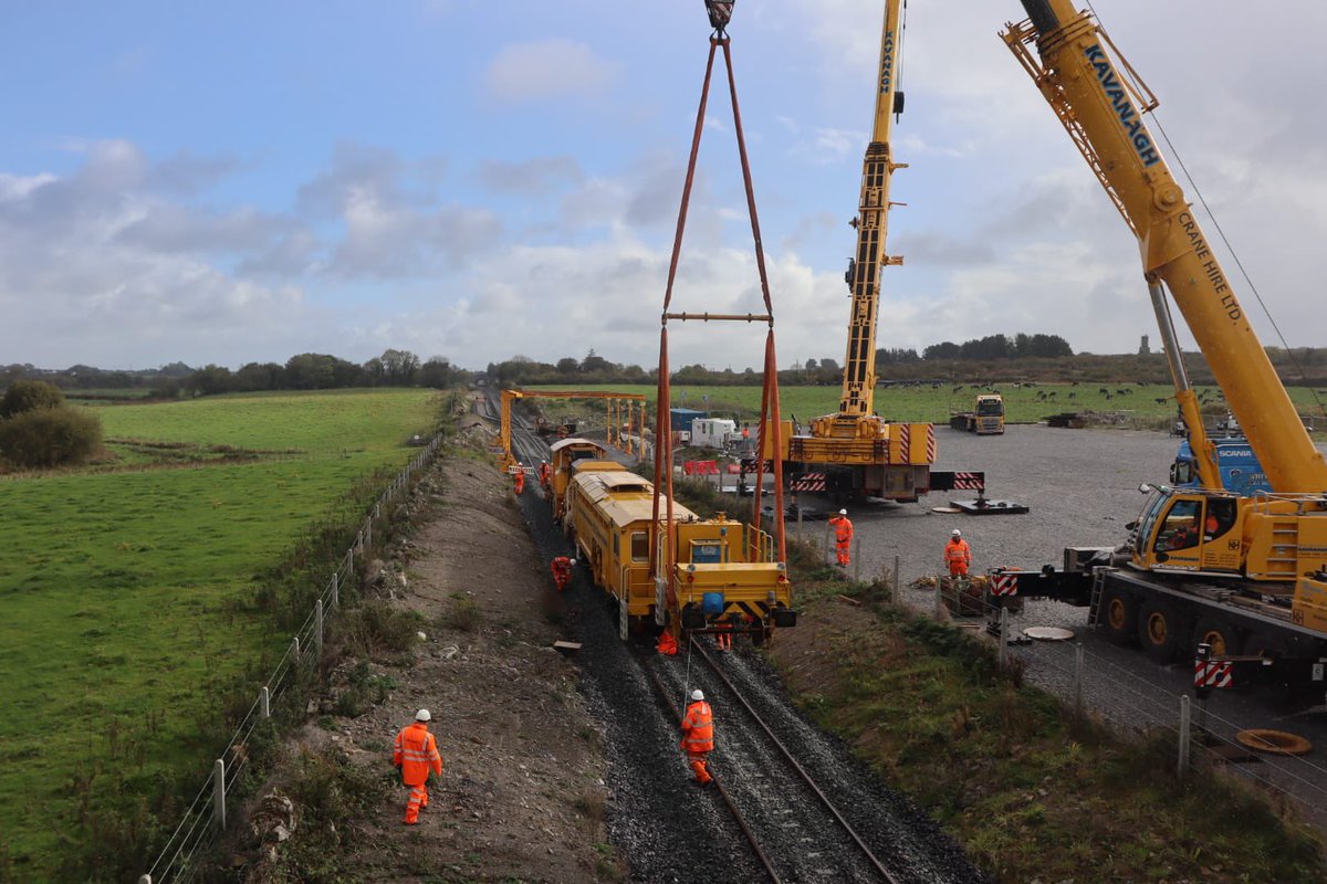 Another milestone today as part of <a href="/IrishRail/">Iarnród Éireann</a> Foynes reinstatement program being delivered by <a href="/JohnSiskandSon/">John Sisk & Son</a> to reconnect <a href="/ShannonFoynes/">Shannon Foynes Port</a> to the rail network. Tamper 742 operated by @RhombergIreland was delivered todauy to Glenbane east. Thanks to <a href="/Trevor00088700/">Trevor</a> for the Pics