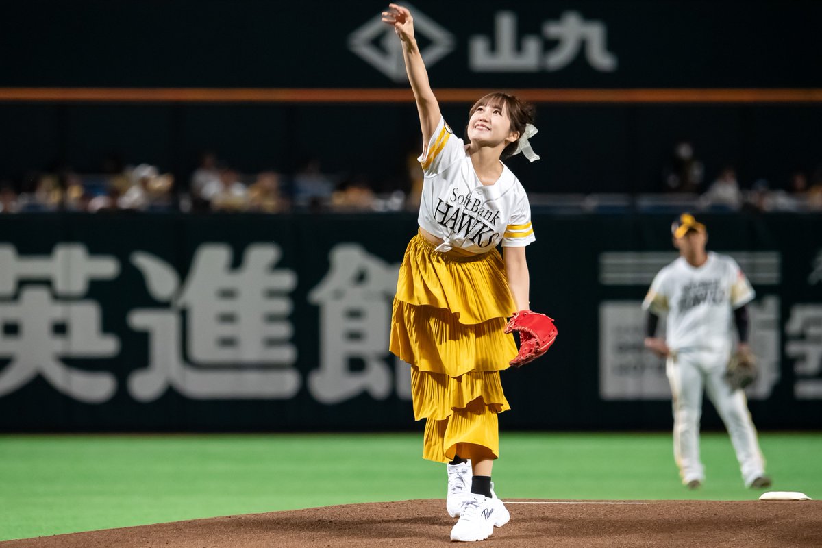 pococha_jp's tweet photo. みずほPayPayドーム福岡でのパーソル CS パ ファイナルステージ🔥
福岡ソフトバンクホークス 対 北海道日本ハムファイターズ 第2戦にて「Pococha DAY」を開催しました👏🎉

始球式：KARENさん
花束贈呈：みーたんさん、四割十厘さん

ご参加いただいたみなさん⚾️✨ありがとうございま���た！
#ポコチャ https://t.co/siJ7MzsjNQ