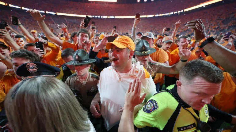 From coffins to cigars to torn down goalposts, the 2022 Alabama-Tennessee game was epic. Teamed up with <a href="/ByScarborough/">Alex Scarborough</a> to do a <a href="/CBSSports/">CBS Sports</a> oral history on the night the Vols finally broke the streak. 

cbssports.com/college-footba…