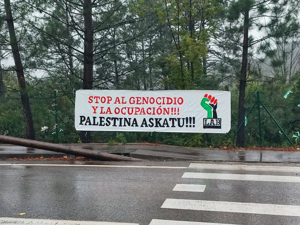 LABosakidetza's tweet photo. GAUR URTE BAT BETE DA IRSAELEK LEHEN OSPITALEA BONBARDATU ZUENETIK PALESTINAN.
-------------------------
HOY SE CUMPLE UN AÑO DEL BRUTAL ATAQUE PERPETRADO CONTRA EL PRIMER HOSPITAL BONBARDEADO EN PALESTINA. 

🇵🇸 STOP genocidio, langileok Palestinarekin. https://t.co/SJKMrKeYOp