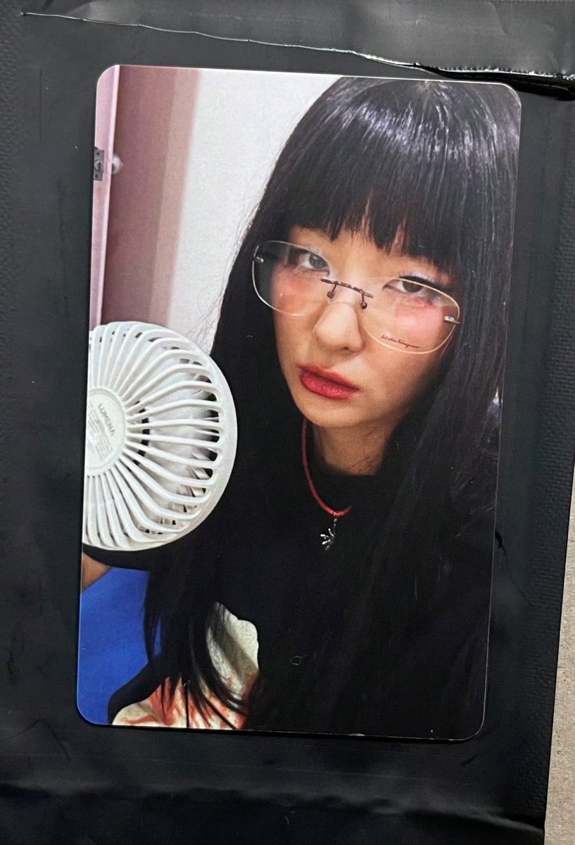 fionairene0329's tweet photo. Red Velvet Macao fancon photocards 🤪 https://t.co/xsrZiHtIBL