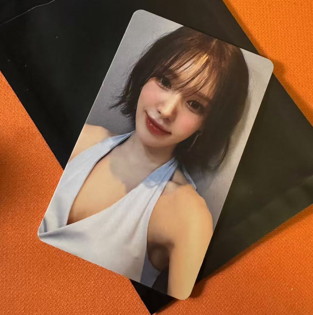 fionairene0329's tweet photo. Red Velvet Macao fancon photocards 🤪 https://t.co/xsrZiHtIBL