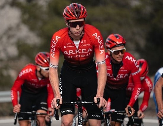 🚨🔴 El Arkéa - B&amp;B Hotels en estado crítico

💰 El conjunto francés atraviesa grandes problemas económicos que podrían acarrear su desaparición

🛫 Albanese 🇮🇹 (Education First) y Champoussin 🇫🇷 (Astana) abandonarán el equipo

➡️ Los próximos pueden ser Vauquelin 🇫🇷 y Mozzato 🇮🇹