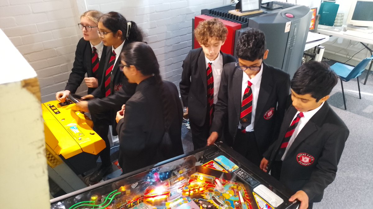 RLSComputing's tweet image. The oldest working computer in the world. Video games. Data representation trail. Lots to take in today! @TheRoyalLatin @tnmoc