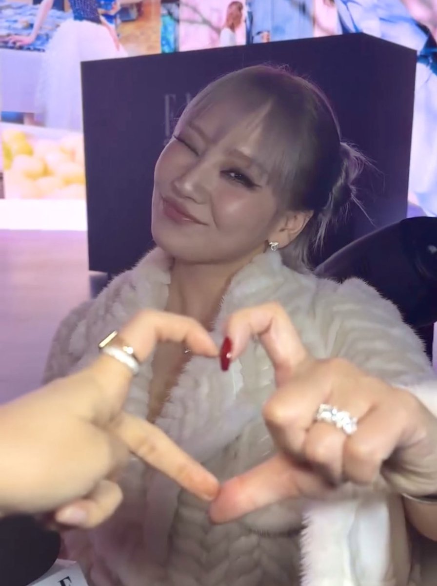 It may be just me but CL's smile lately is so relaxed and so soft and adorable.. i can see the chaerin persona more often now.. the reunion really really healed the girls 🥺