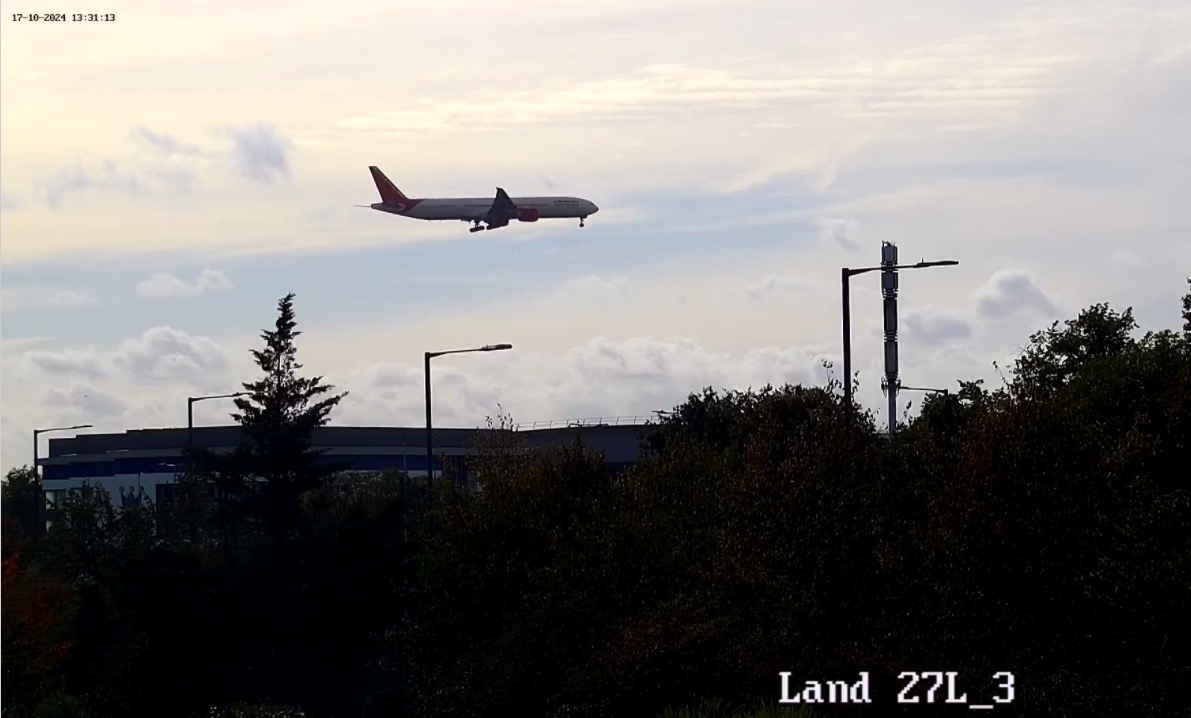 airlivenet's tweet photo. UPDATE #AI129 The Boeing 777-300ER taxied to parking near gate 49 at terminal 2 https://t.co/slJXiW0BIW https://t.co/xgTV0X98md