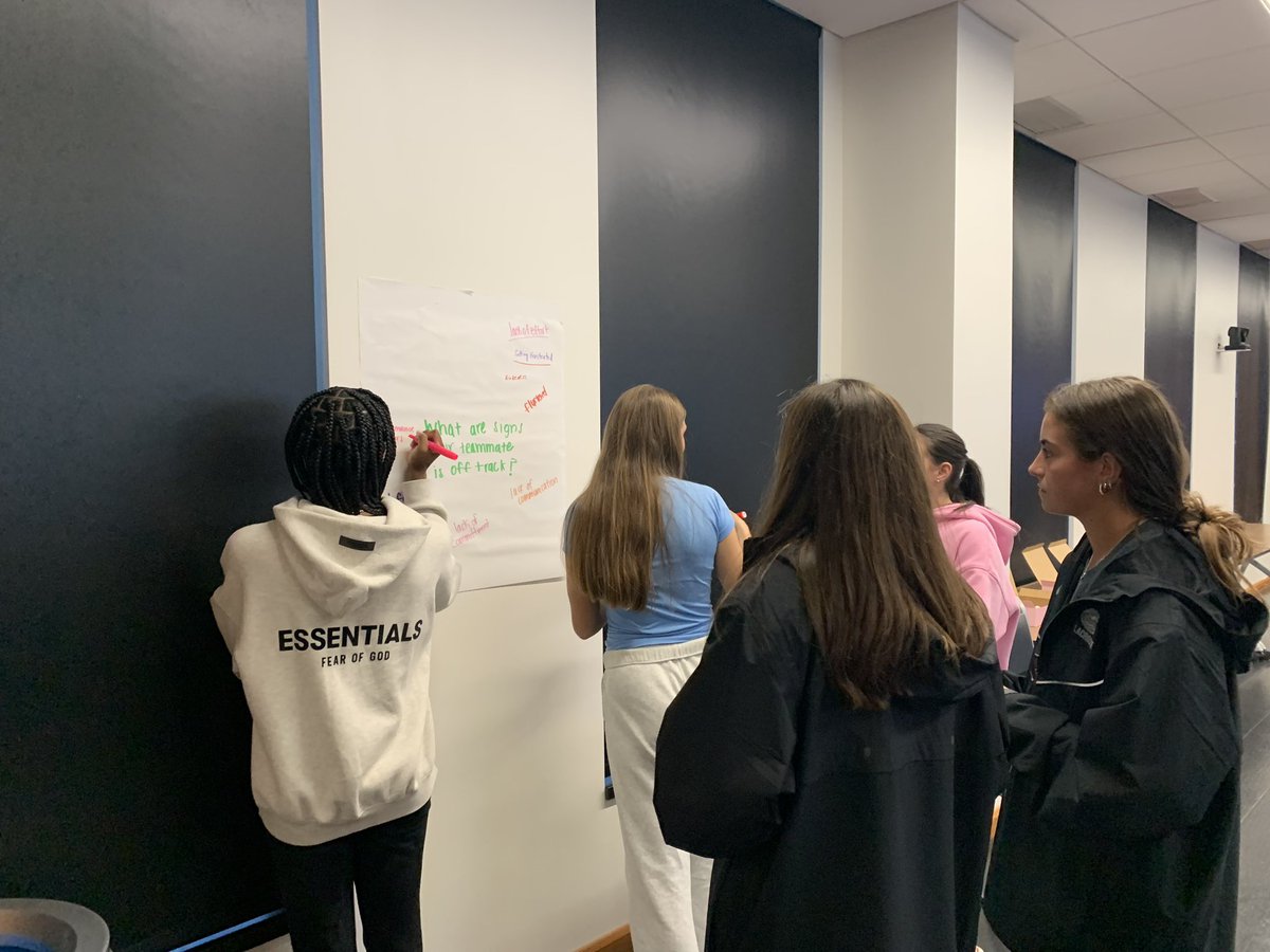 GatorsExp's tweet photo. Session 4 of GatorsLead Teams taught participants the importance of building team chemistry and how to get teammates back on track in times of conflict.
#GatorsLead π https://t.co/PfqRP4hsjs