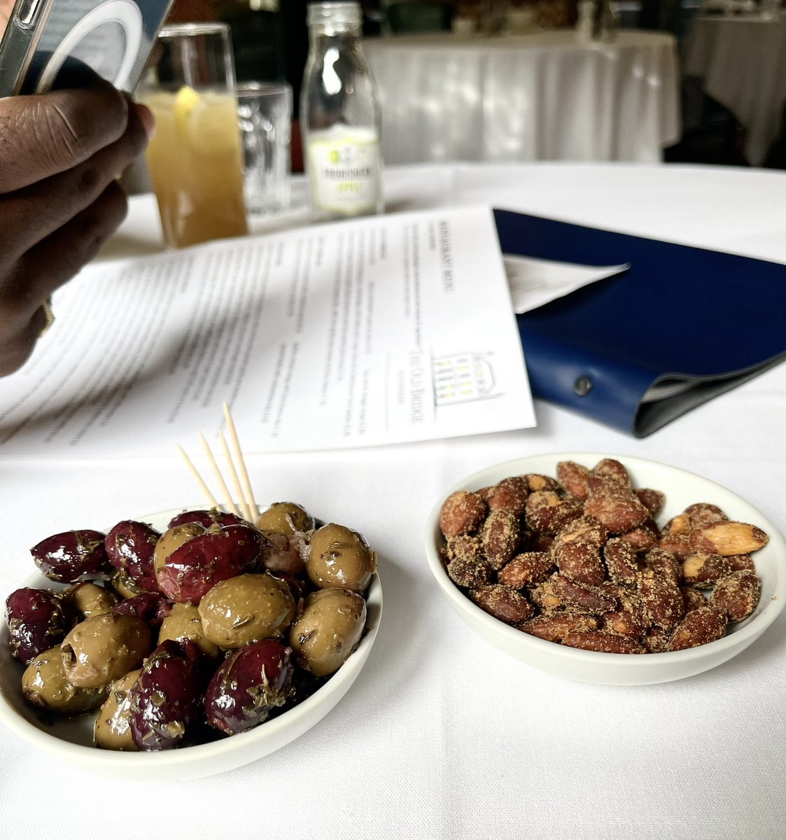 4everfloless's tweet photo. Dinner Out🍽️

🫒Olives &amp; Roasted almonds.
🧆Falafel.
🌱Cauliflower steak.
🫖Camomile tea.
..
..
#diningout #meatlessdinner https://t.co/IrUIf4OFlQ