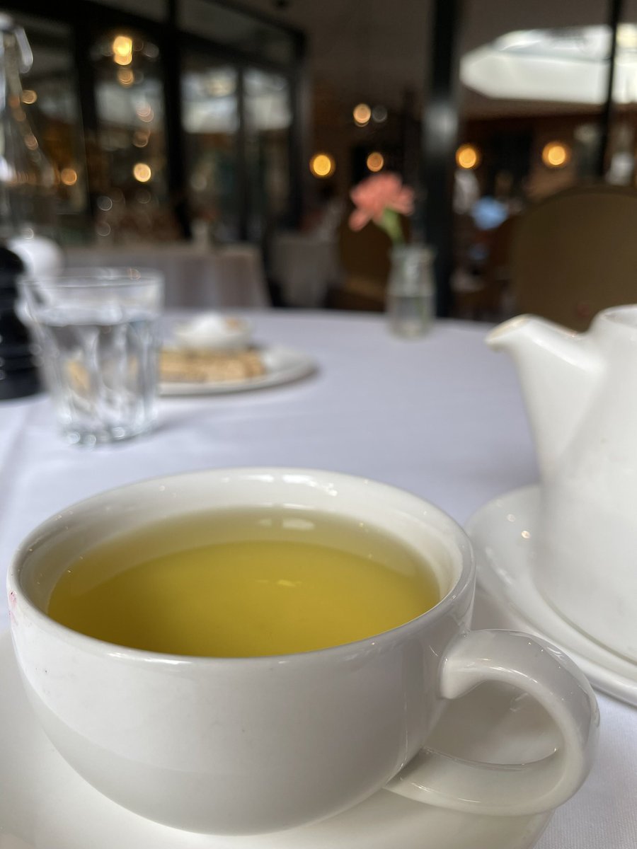 4everfloless's tweet photo. Dinner Out🍽️

🫒Olives &amp; Roasted almonds.
🧆Falafel.
🌱Cauliflower steak.
🫖Camomile tea.
..
..
#diningout #meatlessdinner https://t.co/IrUIf4OFlQ