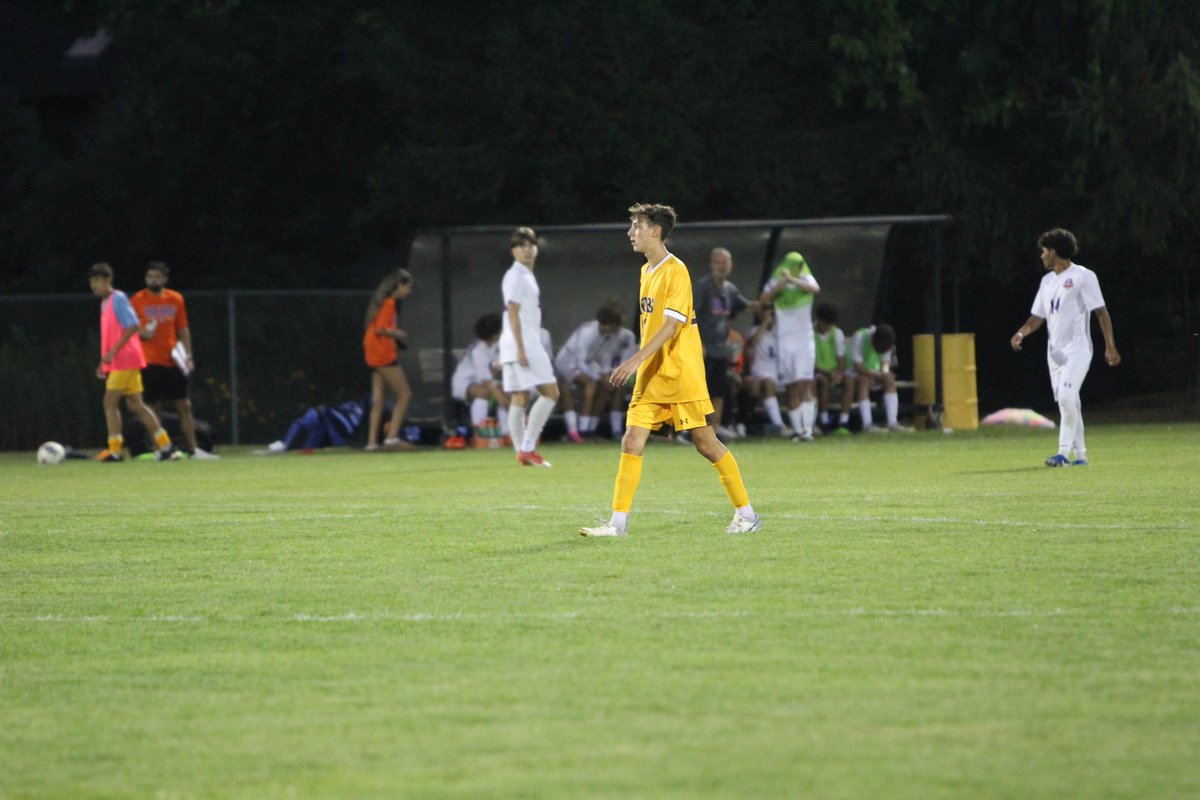 anthonyrsoccer's tweet photo. Thank you @HDJBoysSoccer for a great regular season! I’m super excited for the next few weeks as Regionals start Tuesday 10/22. #uncommitted #soccer  @ncsa @CoachDunnNcsa @ImCollegeSoccer @14forceSoccer @Co11egeSoccer @PrepSoccer @TopDrawerSoccer @SSN_NCAASoccer https://t.co/k8BRVNYE6I