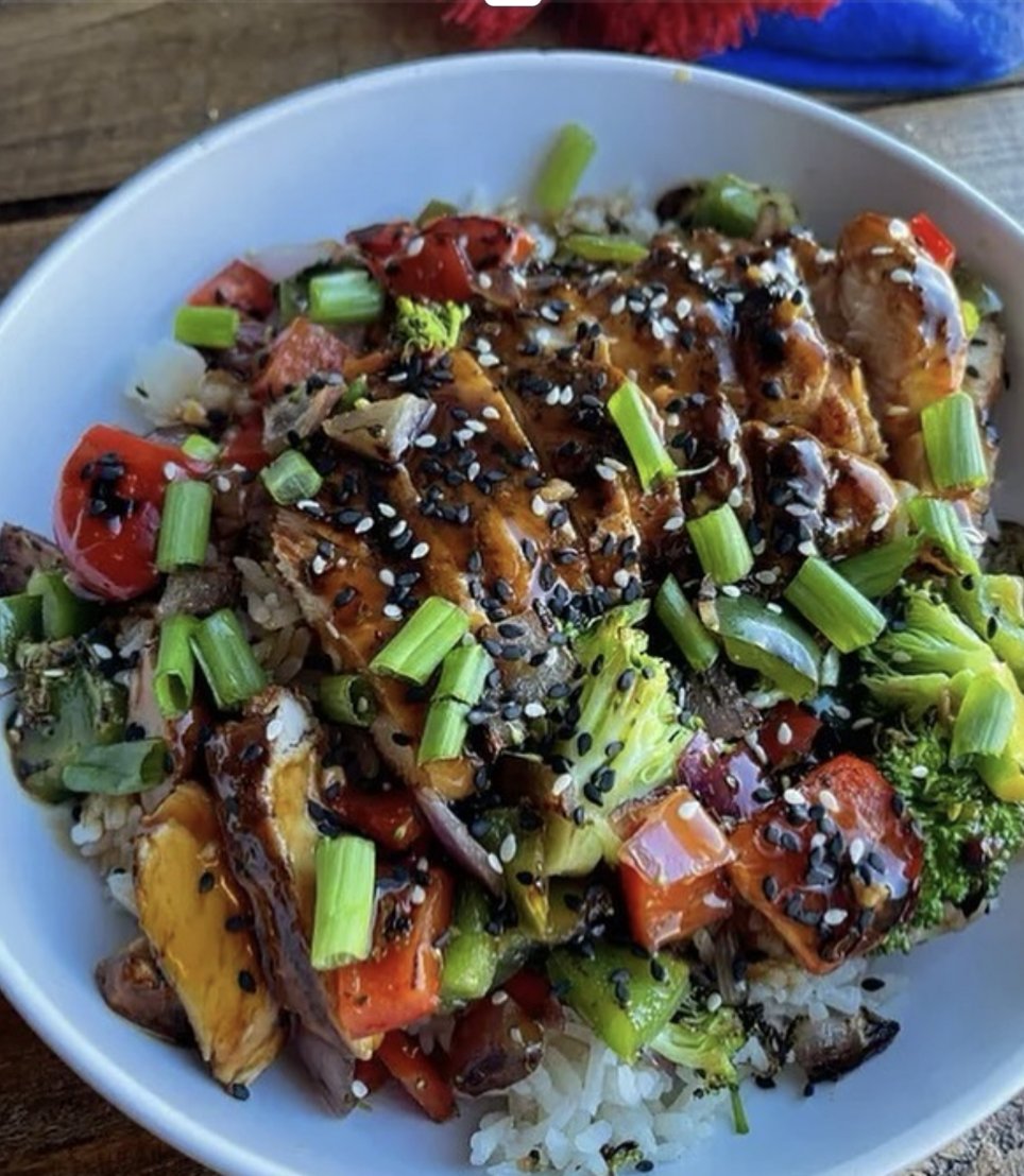 loopylemonsc's tweet photo. Teriyaki Chicken Bowl and White Chicken Chili are our specials today! Warm up with us and treat yourself to a #delicious lunch. We offer dine-in and take-out! We look forward to serving you.
#theloopylemoncafe #loopylemonsc #screstaurants https://t.co/hdGiQIu9od