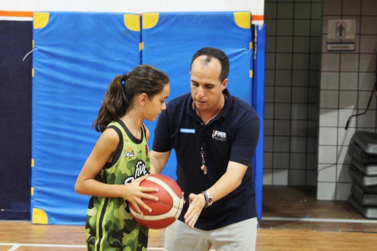 cadenasermel's tweet photo. 📢Hoy en ser deportivos , el director Deportivo de la @FMBMELILLA @@pacopino91 para hablar de la actualidad del baloncesto y en los deportista de Ayer y de Hoy, @PepeTorrubia8 

🕰️15:20 a 16:00
📻OM 1484
📻FM 92.2
🏀❤️

https://t.co/LEKK6oYoOI https://t.co/xMc6aEtppu