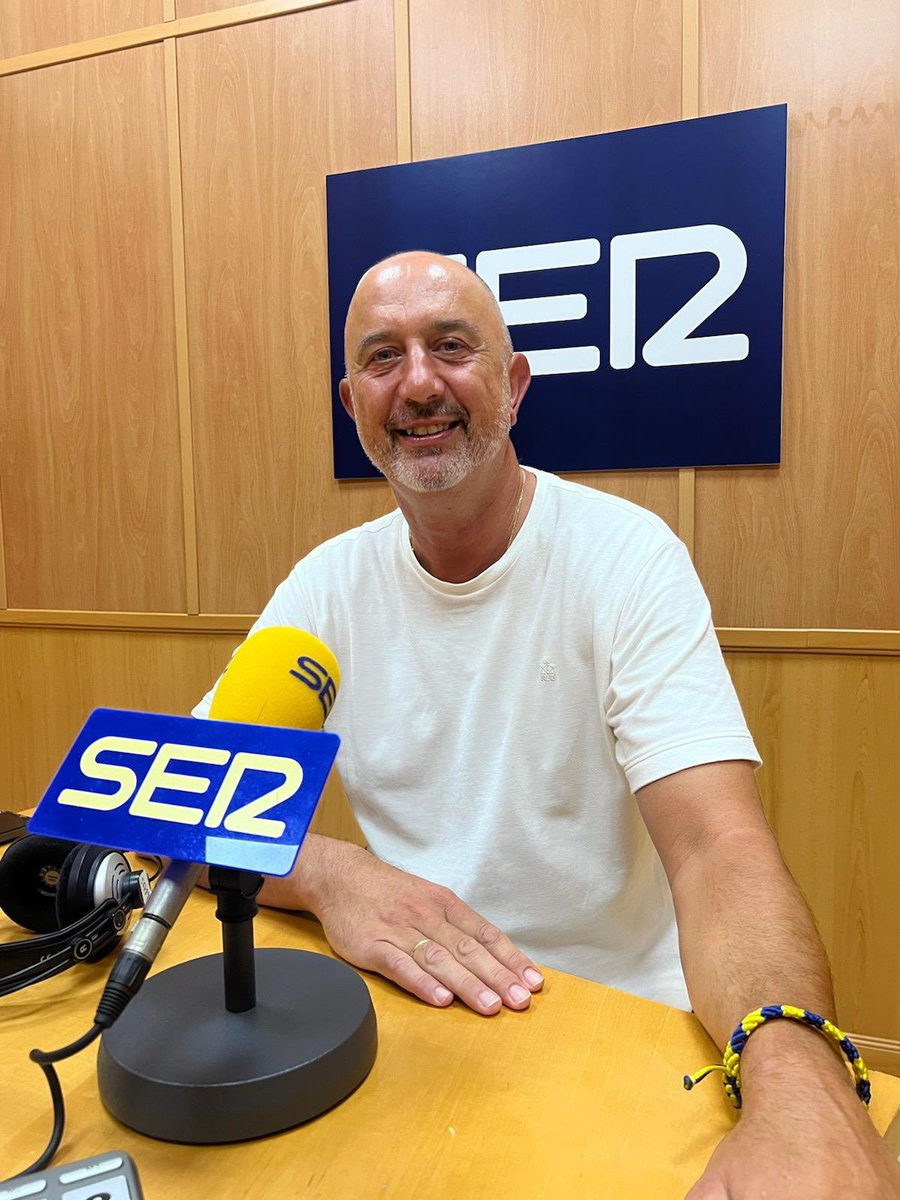 cadenasermel's tweet photo. 📢Hoy en ser deportivos , el director Deportivo de la @FMBMELILLA @@pacopino91 para hablar de la actualidad del baloncesto y en los deportista de Ayer y de Hoy, @PepeTorrubia8 

🕰️15:20 a 16:00
📻OM 1484
📻FM 92.2
🏀❤️

https://t.co/LEKK6oYoOI https://t.co/xMc6aEtppu