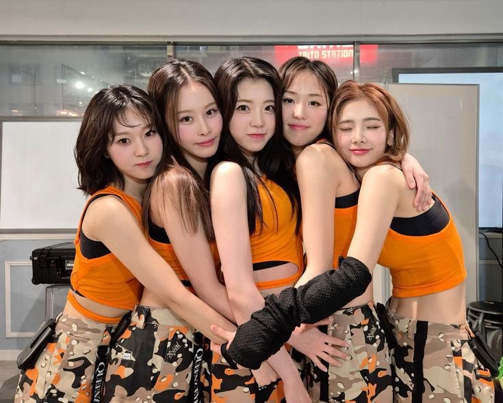 ibitskz's tweet photo. in the clurb we all wondering where 3/5 of the members are https://t.co/UsF0vvAfOa