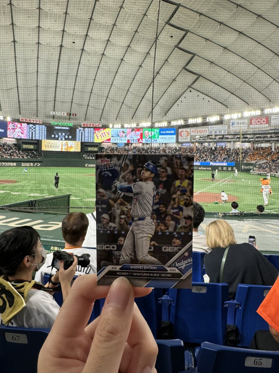 kakgru_e's tweet photo. 負けたけどいい席でCSを大谷翔平50-50記念と一緒に観れたからいいか。 https://t.co/MZgRGXWeQR