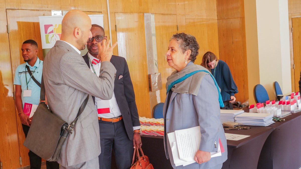 Cracking the Nut tweet media