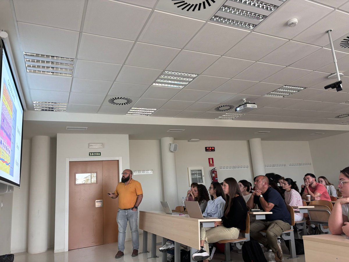 epa_heridas's tweet photo. La tarde del pasado lunes impartimos un seminario a alumnos de podologia de @InfoUMA sobre pie diabético y abordaje de heridas. Siempre es un placer participar en la formación de futuros profesionales. Gracias por la invitación. https://t.co/jrCkpzxWDk