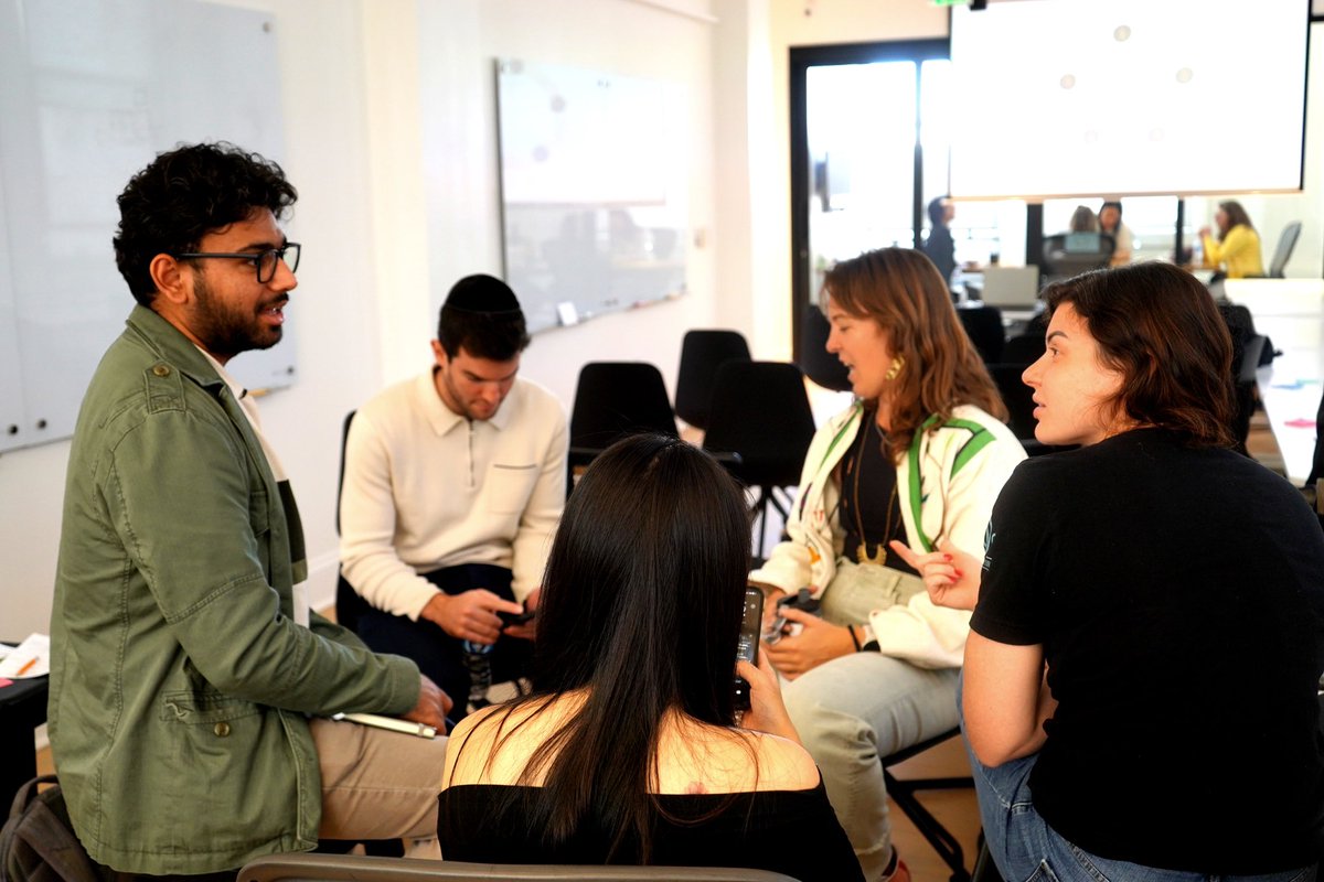 SalonSeance's tweet photo. Our workshop at SF @Techweek_ was so special 💙 

It was great to see all the groups share stories and forming deeper connections by tapping into their creativity💡

So many commented on the refreshing take on connection between all the fast-paced networking events — thank you!🙏 https://t.co/6ve7TEP7oI