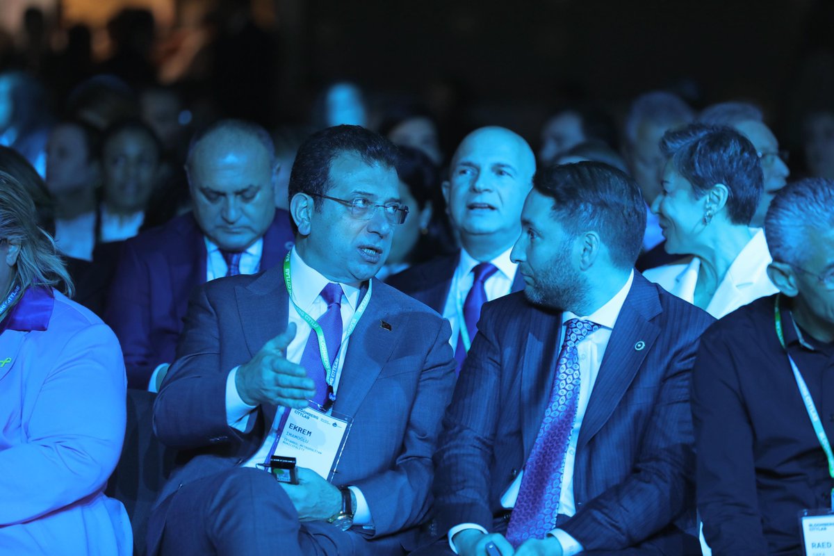 bilalbilici01's tweet image. Bloomberg CityLab 2024 Zirvesi...

İBB ve TBB Başkanı Sayın Ekrem İmamoğlu ile beraber CityLab zirvesinin 2.günündeyiz.

@ekrem_imamoglu @BloombergDotOrg 
#CityLab #AspenInstitute #CityLabCDMX