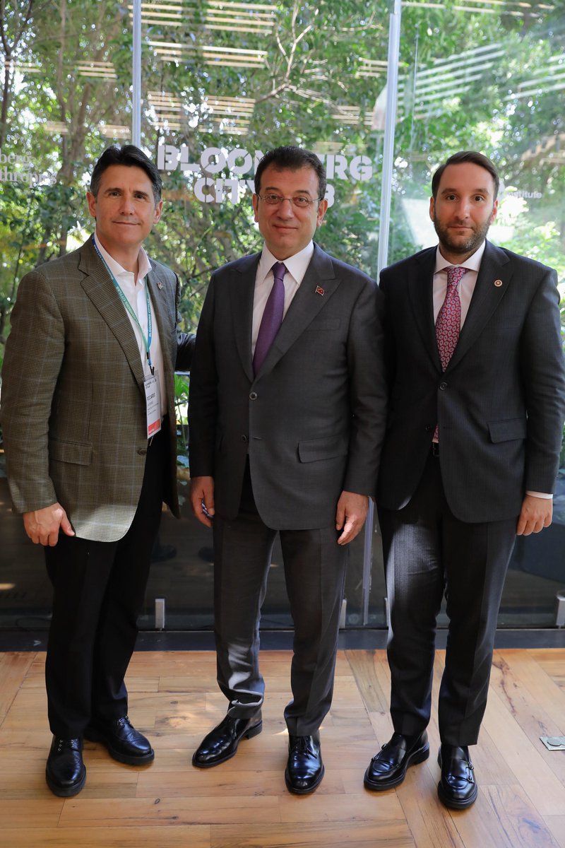 bilalbilici01's tweet image. Bloomberg CityLab 2024 Zirvesi...

İBB ve TBB Başkanı Sayın Ekrem İmamoğlu ile beraber CityLab zirvesinin 2.günündeyiz.

@ekrem_imamoglu @BloombergDotOrg 
#CityLab #AspenInstitute #CityLabCDMX