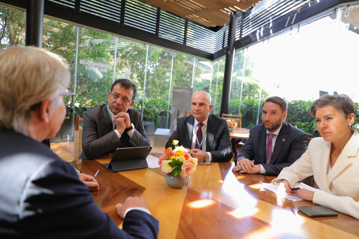 bilalbilici01's tweet image. Bloomberg CityLab 2024 Zirvesi...

İBB ve TBB Başkanı Sayın Ekrem İmamoğlu ile beraber CityLab zirvesinin 2.günündeyiz.

@ekrem_imamoglu @BloombergDotOrg 
#CityLab #AspenInstitute #CityLabCDMX