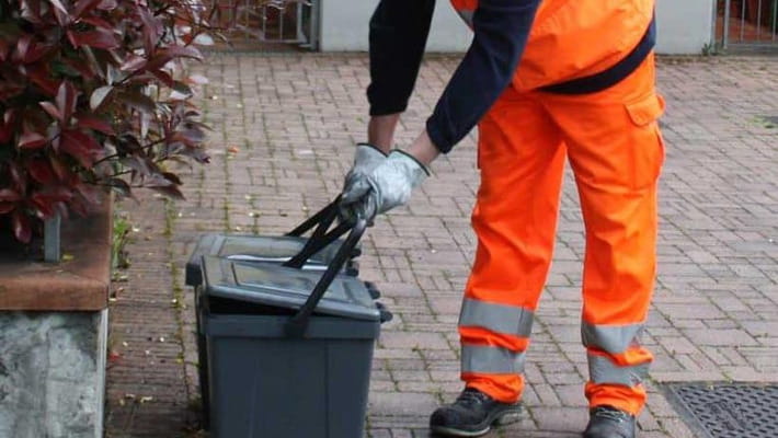 FitCisl's tweet photo. #17ottobre ♻️#Serviziambientali: tutelare #salute addetti raccolta rifiuti porta a porta, esposti a esposti a rischio #infortuni e #malattieprofessionali
📌Richiesto confronto con aziende per definire  azioni più opportune, coinvolgendo i committenti
👉https://t.co/hbql8fyaCw https://t.co/9ePh6SS8R2