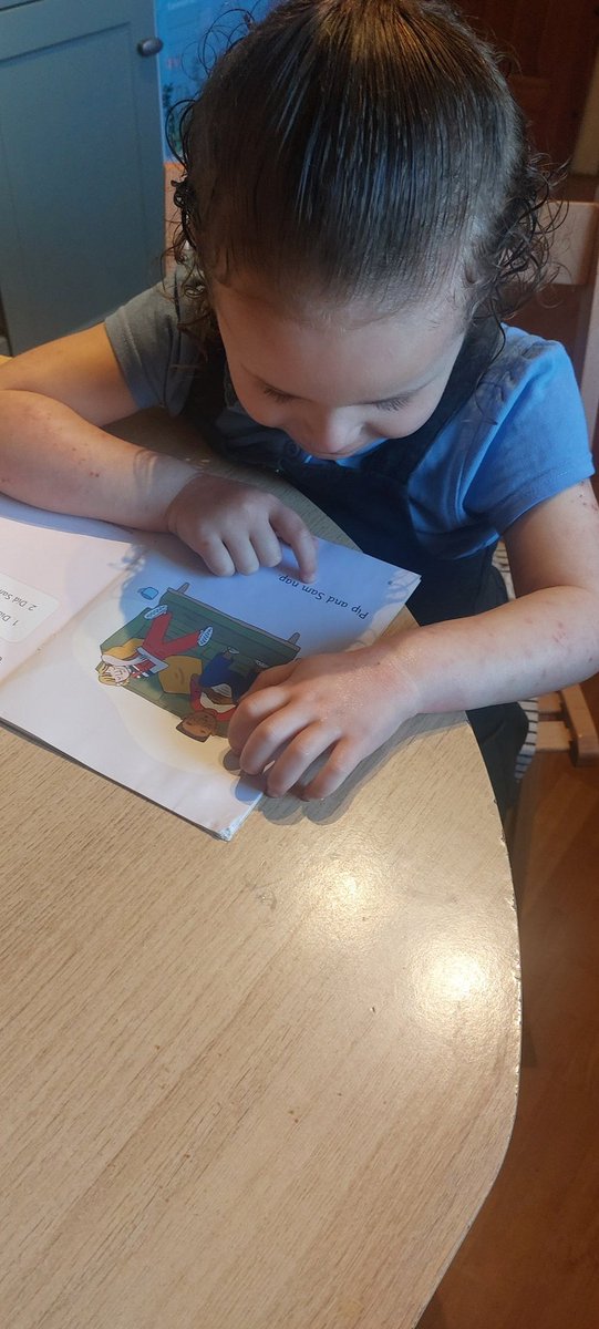 JoLinton19's tweet photo. T reading all about Pip and Sam @BirstallAcad13
#ReadingSelfie #BirstallBookBonanzaWeek24 https://t.co/SfBDc5P5L7